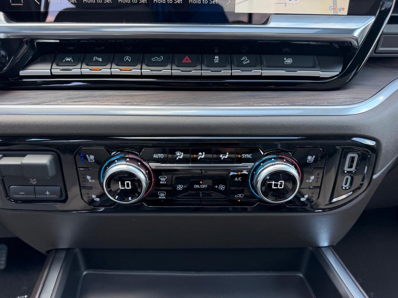 GMC Sierra 1500 Vehicle Full-screen Gallery Image 14