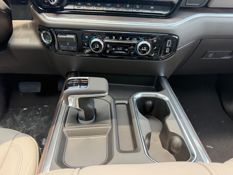 GMC Sierra 1500 Vehicle Full-screen Gallery Image 15