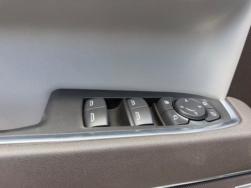 GMC Sierra 1500 Vehicle Full-screen Gallery Image 17