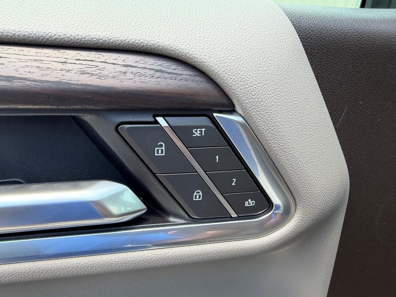 GMC Sierra 1500 Vehicle Full-screen Gallery Image 18