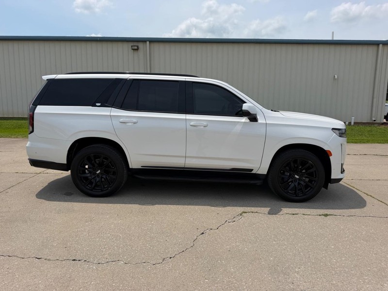 Cadillac Escalade Vehicle Full-screen Gallery Image 2
