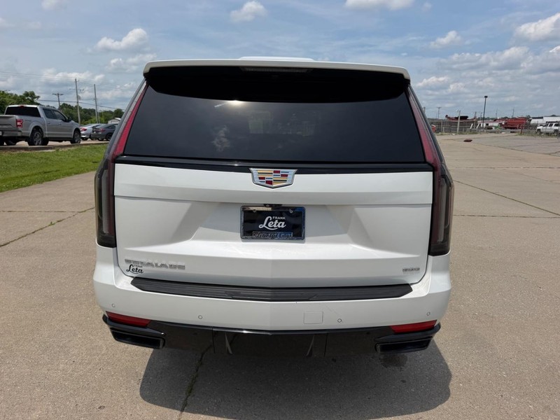 Cadillac Escalade Vehicle Full-screen Gallery Image 4
