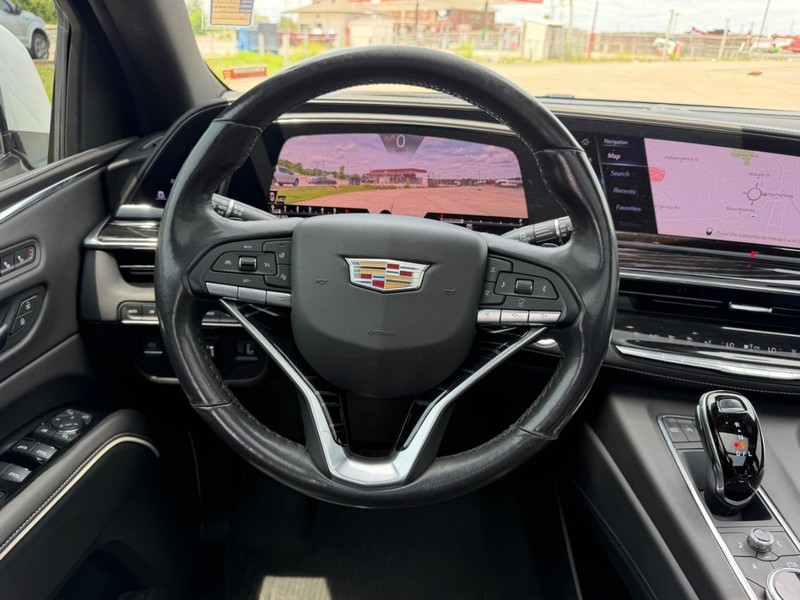Cadillac Escalade Vehicle Full-screen Gallery Image 13
