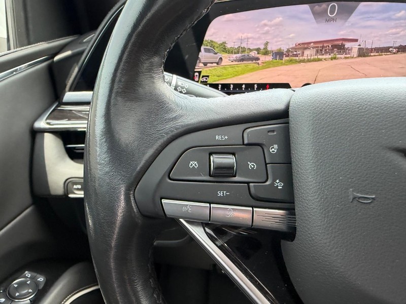 Cadillac Escalade Vehicle Full-screen Gallery Image 14