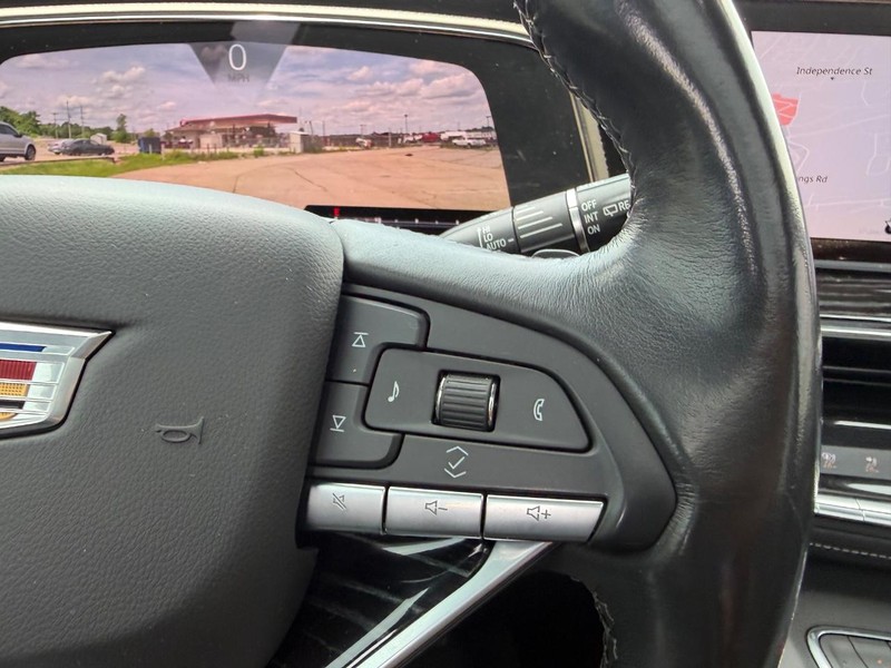 Cadillac Escalade Vehicle Full-screen Gallery Image 15