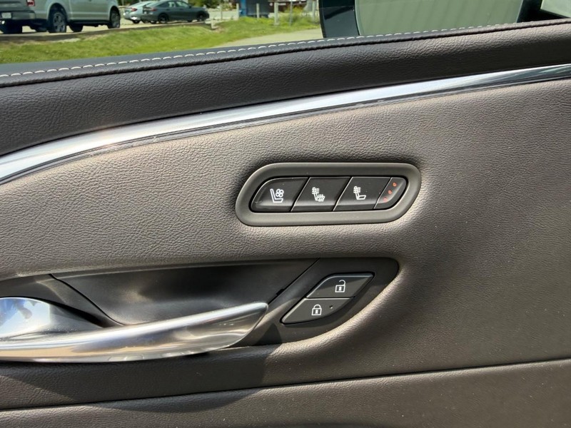 Cadillac Escalade Vehicle Full-screen Gallery Image 21