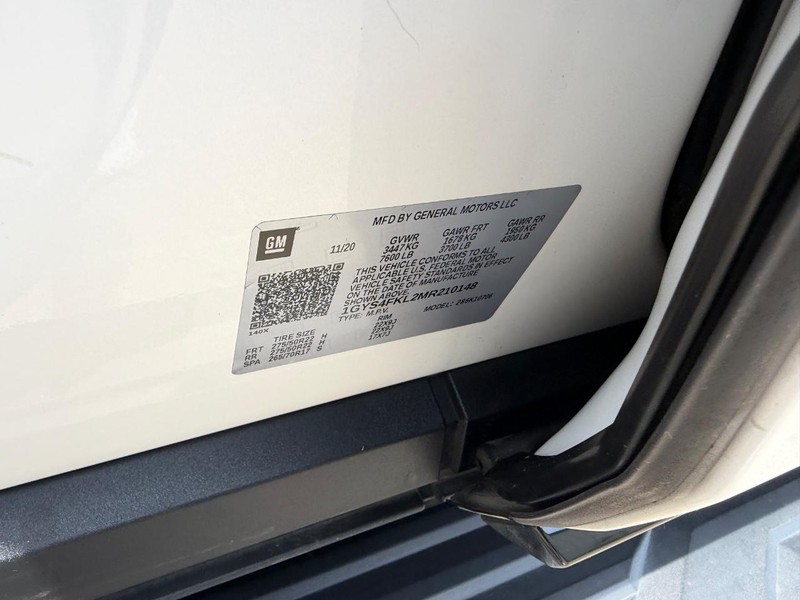 Cadillac Escalade Vehicle Full-screen Gallery Image 25