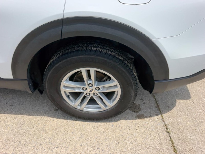 Ford Explorer Vehicle Full-screen Gallery Image 7