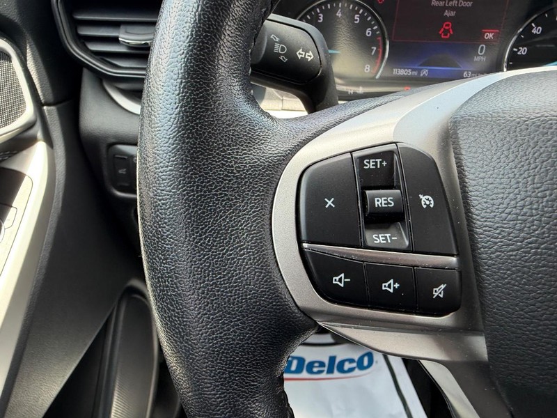 Ford Explorer Vehicle Full-screen Gallery Image 13