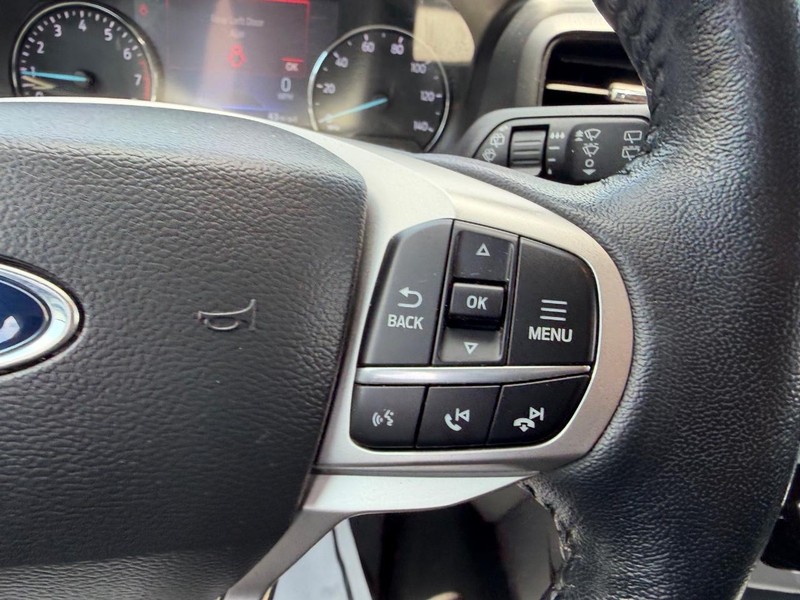 Ford Explorer Vehicle Full-screen Gallery Image 14