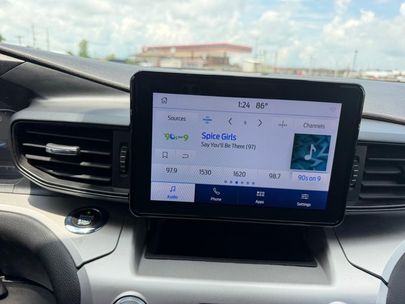 Ford Explorer Vehicle Full-screen Gallery Image 15