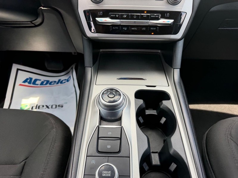 Ford Explorer Vehicle Full-screen Gallery Image 17