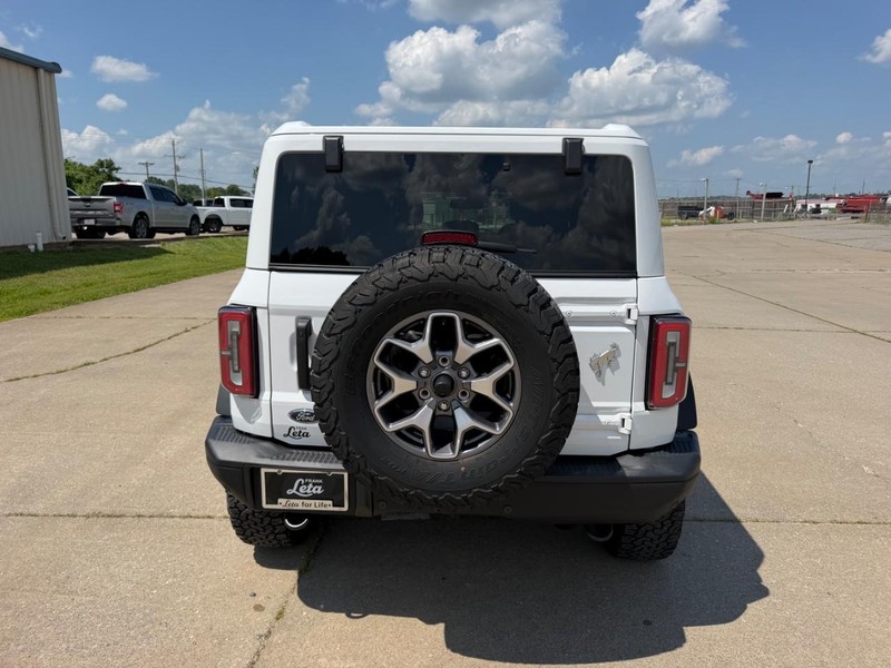 Ford Bronco Vehicle Full-screen Gallery Image 4