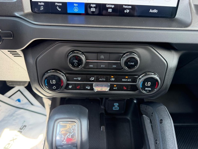 Ford Bronco Vehicle Full-screen Gallery Image 13