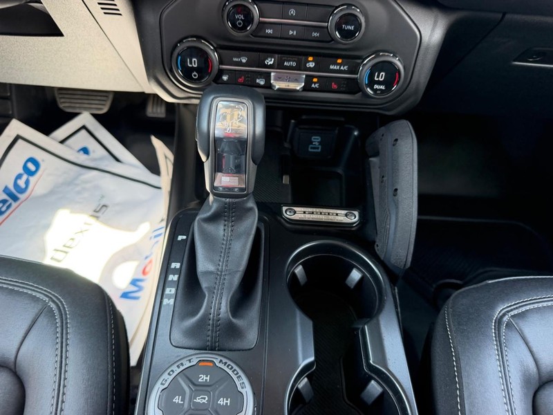 Ford Bronco Vehicle Full-screen Gallery Image 14