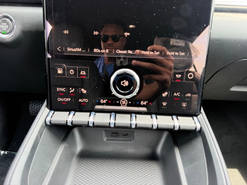 GMC Terrain Vehicle Full-screen Gallery Image 15