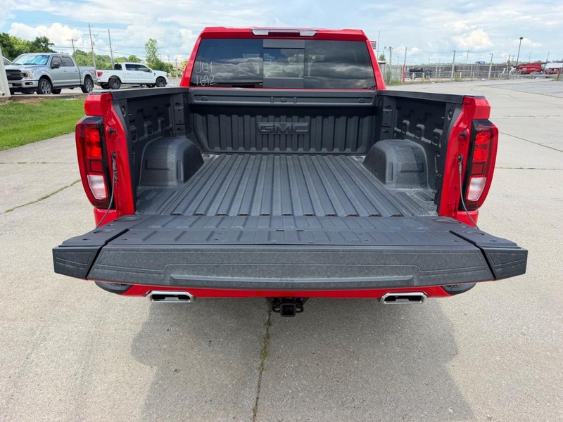 GMC Sierra 1500 Vehicle Full-screen Gallery Image 5