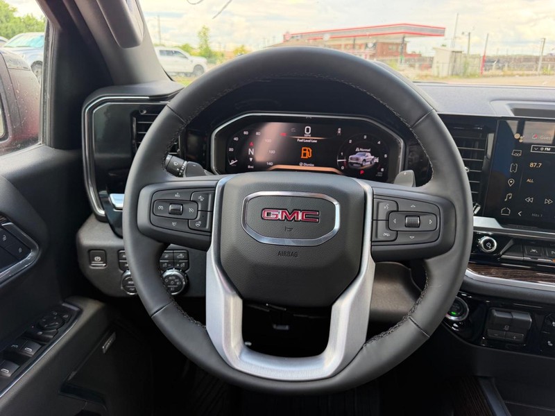 GMC Sierra 1500 Vehicle Full-screen Gallery Image 9