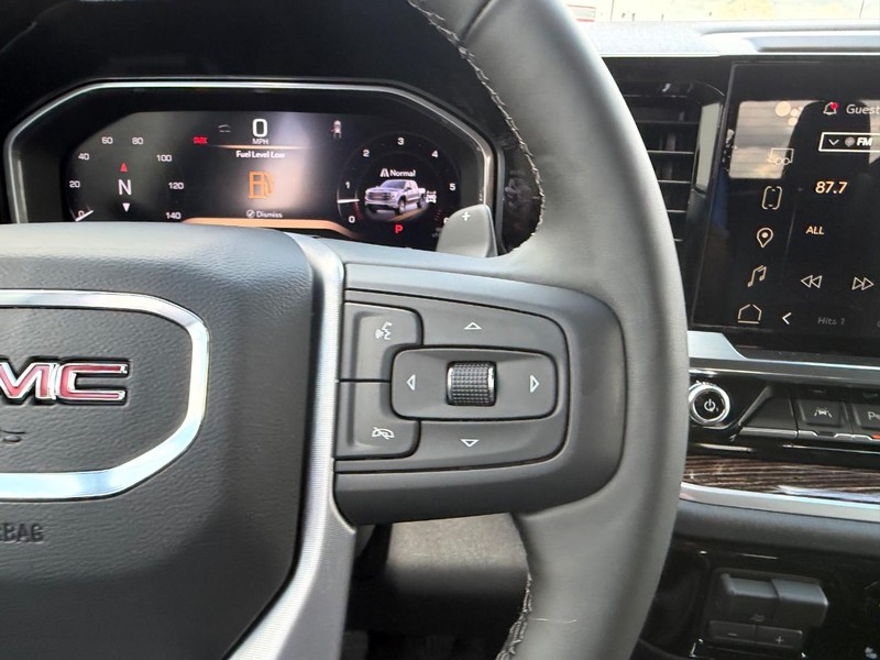 GMC Sierra 1500 Vehicle Full-screen Gallery Image 11