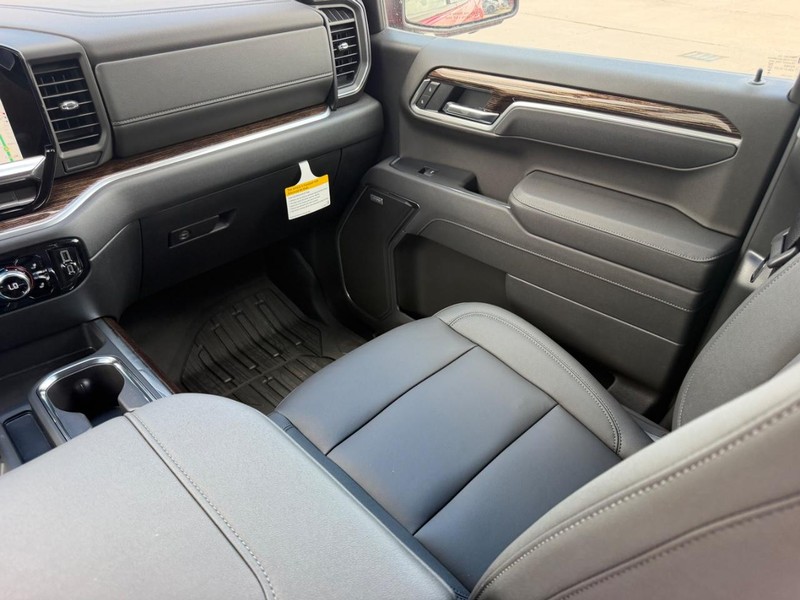 GMC Sierra 1500 Vehicle Full-screen Gallery Image 15