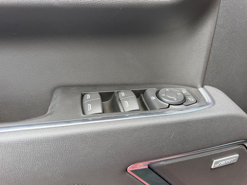 GMC Sierra 1500 Vehicle Full-screen Gallery Image 16