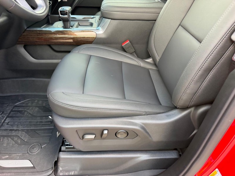 GMC Sierra 1500 Vehicle Full-screen Gallery Image 17