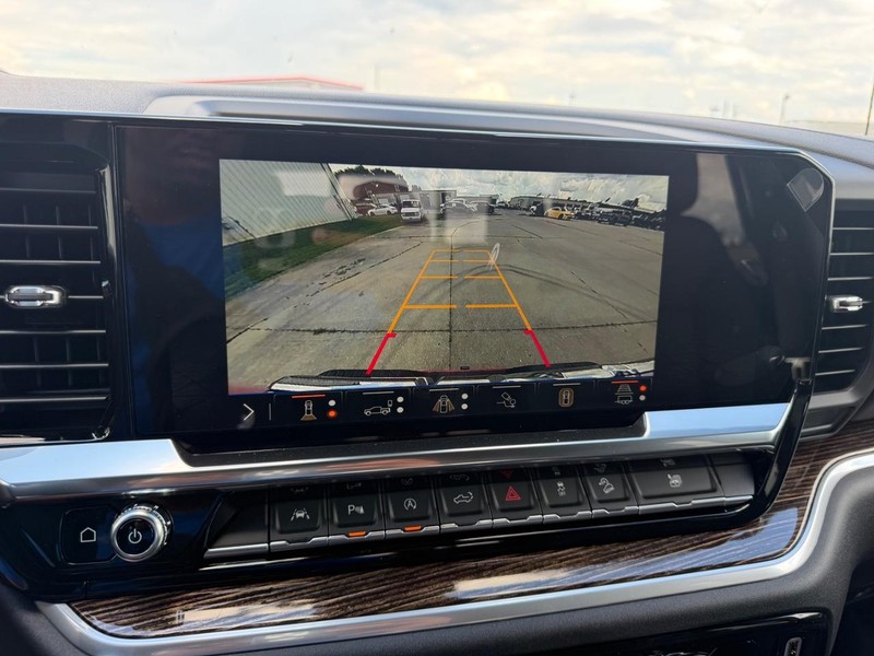 GMC Sierra 1500 Vehicle Full-screen Gallery Image 19