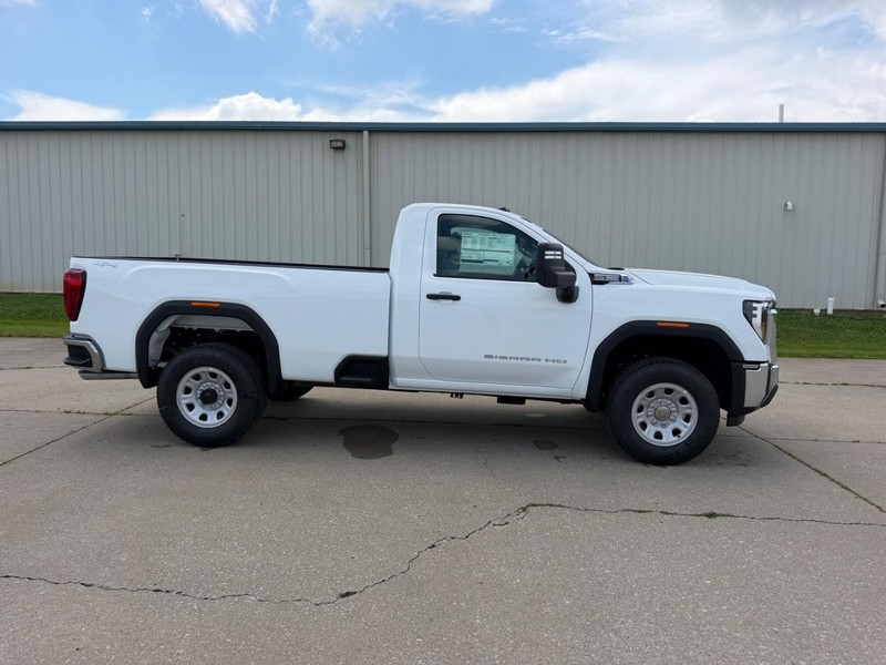 GMC Sierra 3500HD Vehicle Full-screen Gallery Image 2