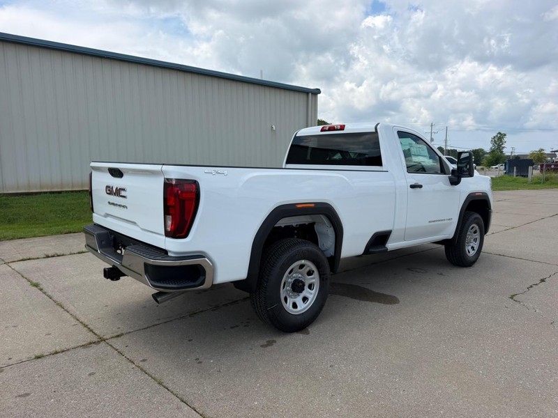 GMC Sierra 3500HD Vehicle Full-screen Gallery Image 3