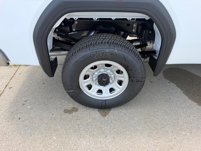 GMC Sierra 3500HD Vehicle Full-screen Gallery Image 6