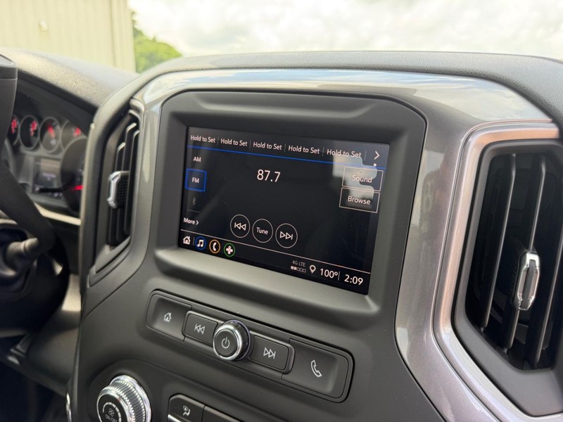 GMC Sierra 3500HD Vehicle Full-screen Gallery Image 10