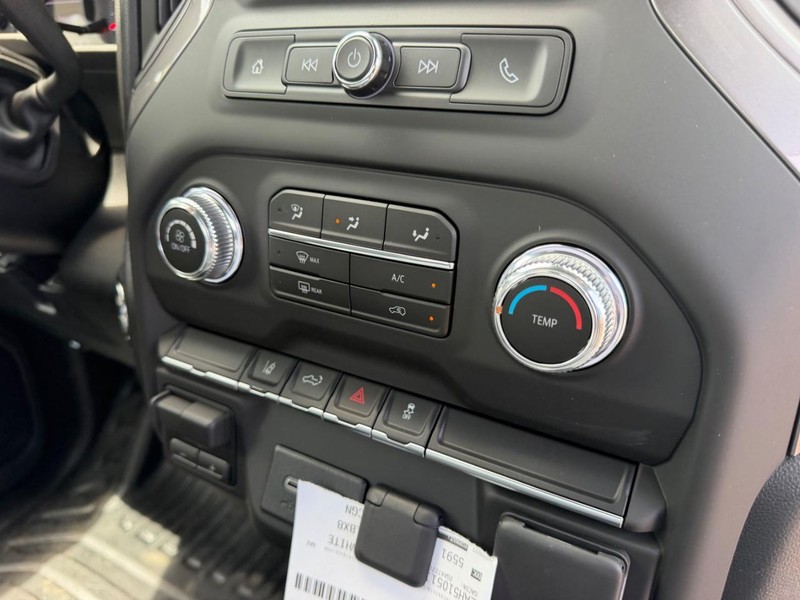 GMC Sierra 3500HD Vehicle Full-screen Gallery Image 11