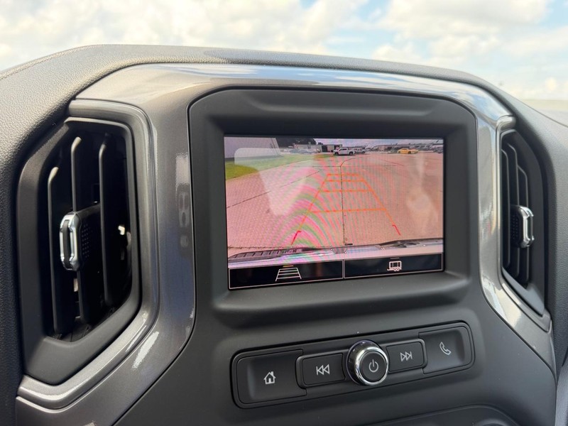 GMC Sierra 3500HD Vehicle Full-screen Gallery Image 16