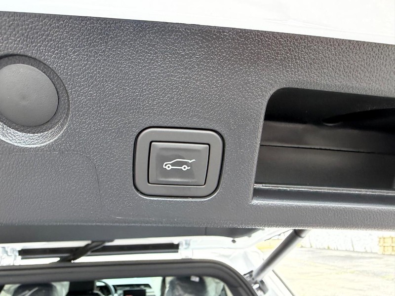 GMC Terrain Vehicle Full-screen Gallery Image 6