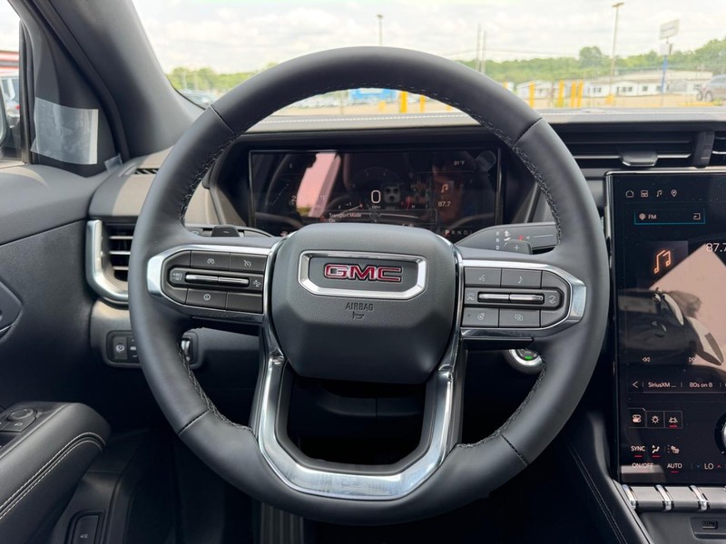 GMC Terrain Vehicle Full-screen Gallery Image 10