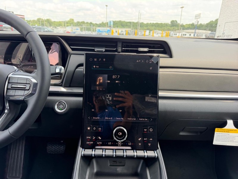 GMC Terrain Vehicle Full-screen Gallery Image 13