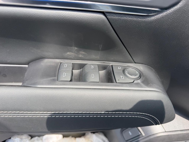 GMC Terrain Vehicle Full-screen Gallery Image 16