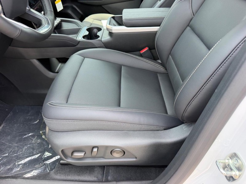 GMC Terrain Vehicle Full-screen Gallery Image 17