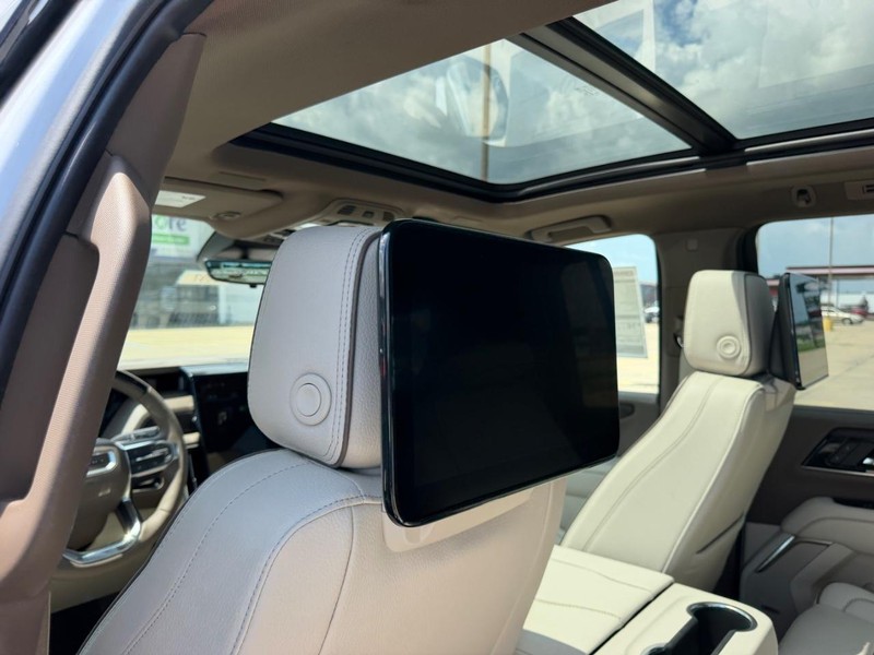 GMC Yukon XL Vehicle Full-screen Gallery Image 10