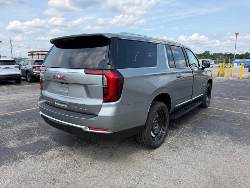 GMC Yukon XL Vehicle Full-screen Gallery Image 3