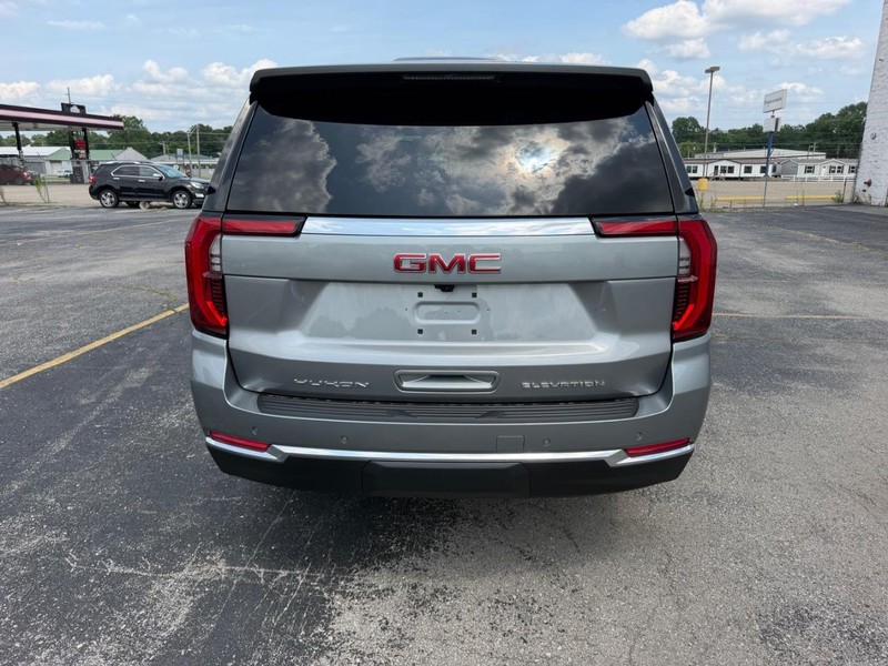 GMC Yukon XL Vehicle Full-screen Gallery Image 4