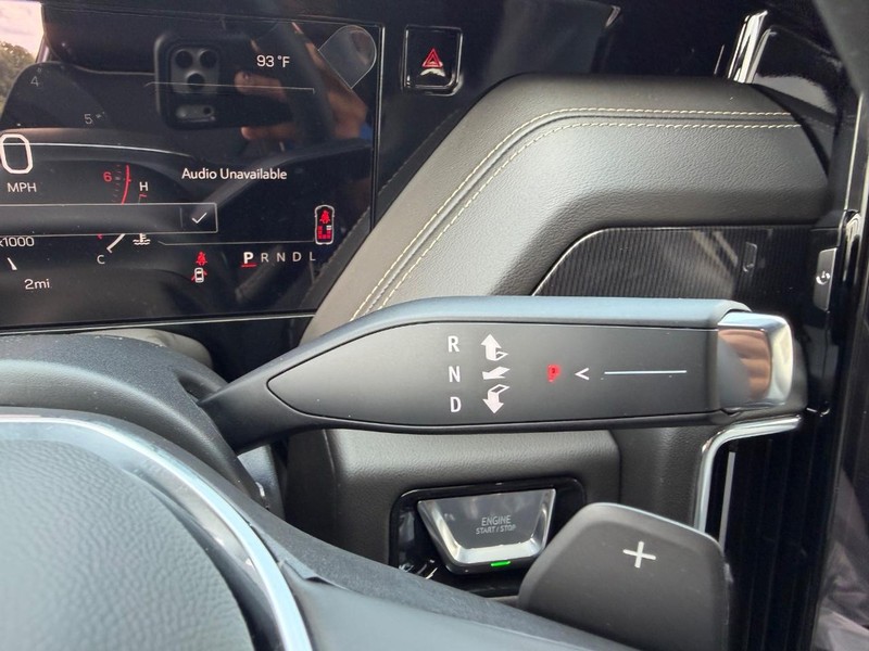 GMC Yukon XL Vehicle Full-screen Gallery Image 14