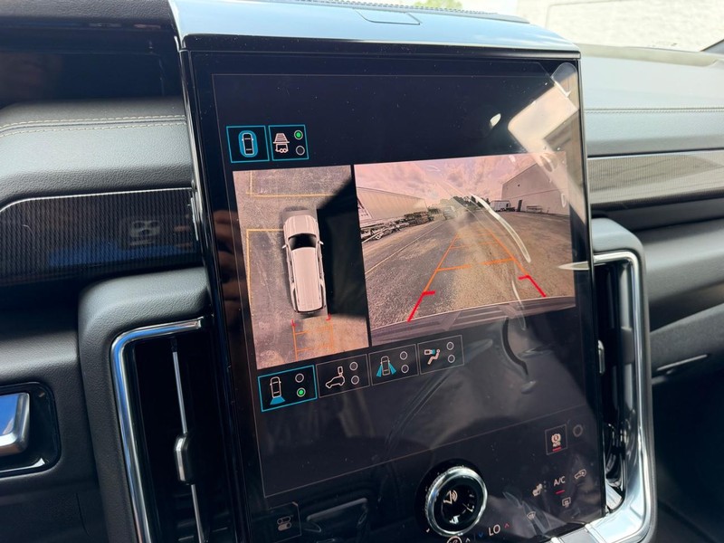 GMC Yukon XL Vehicle Full-screen Gallery Image 22