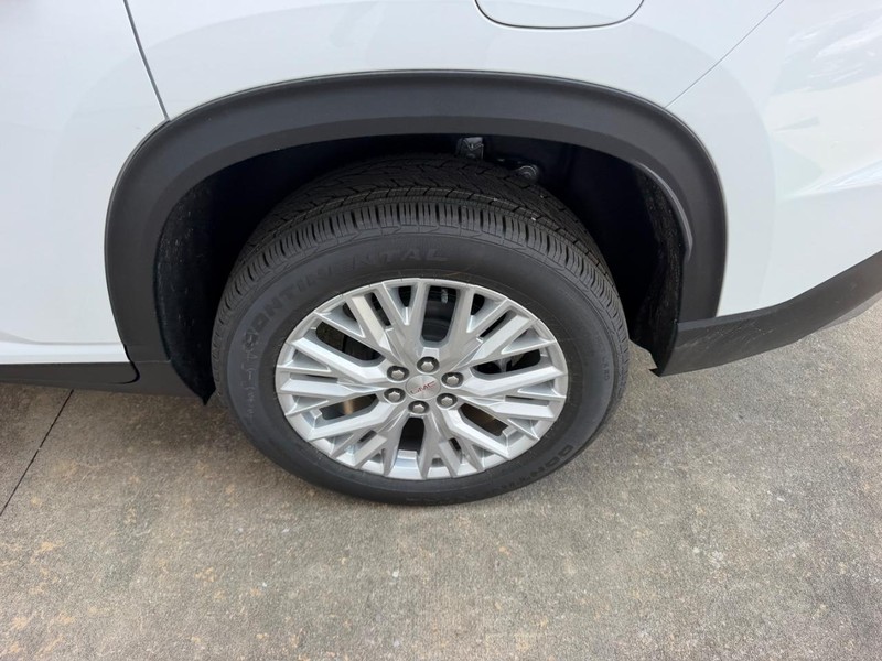 GMC Acadia Vehicle Full-screen Gallery Image 7