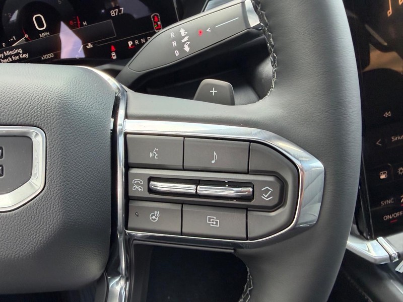 GMC Acadia Vehicle Full-screen Gallery Image 15