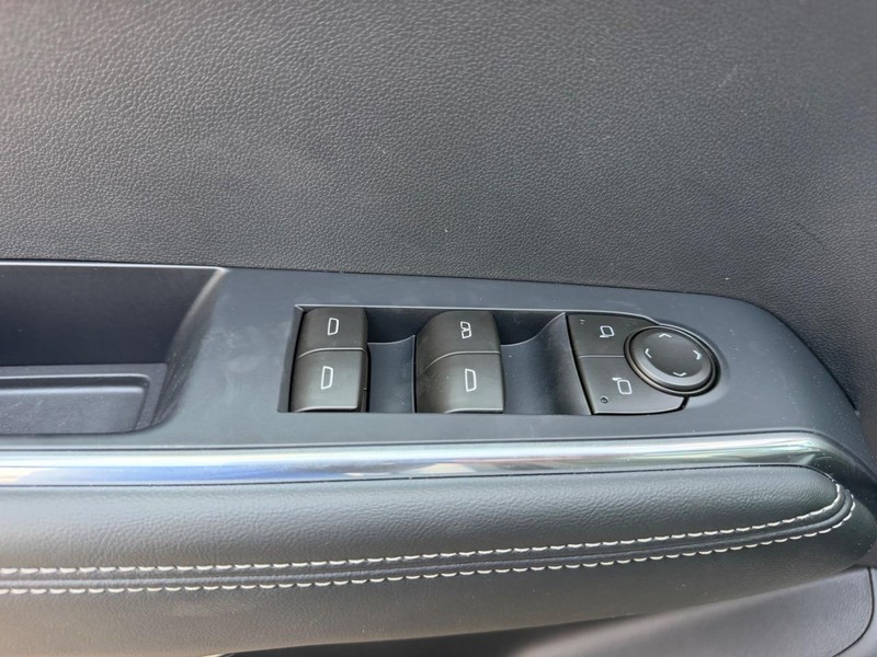 GMC Acadia Vehicle Full-screen Gallery Image 20