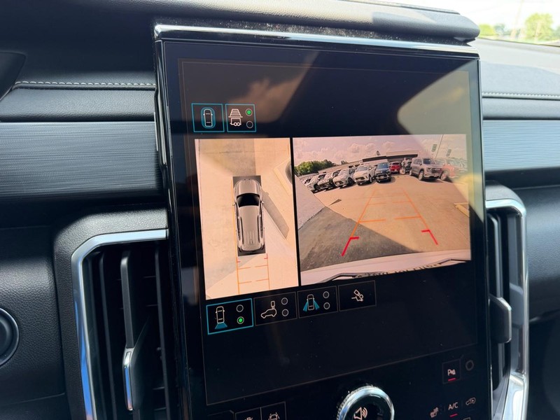 GMC Acadia Vehicle Full-screen Gallery Image 22