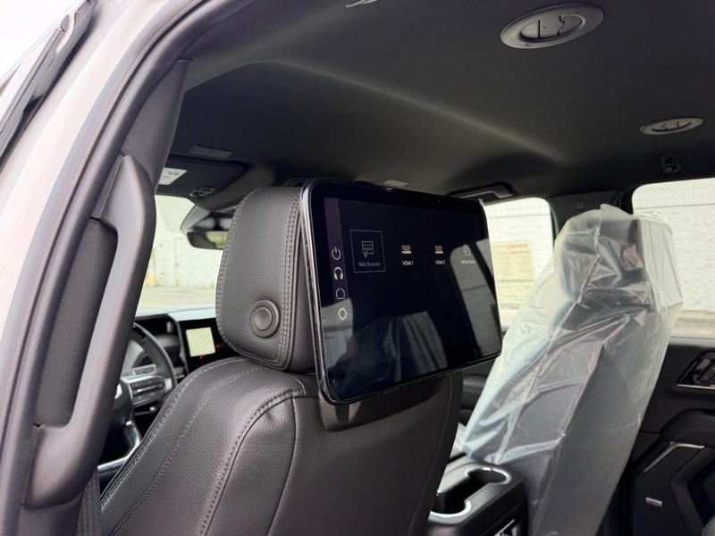 GMC Yukon XL Vehicle Full-screen Gallery Image 10