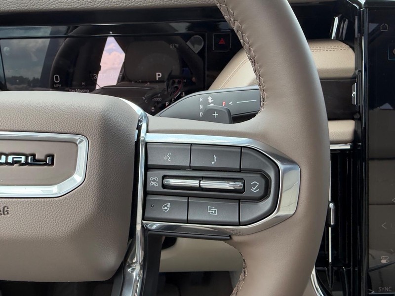 GMC Yukon XL Vehicle Full-screen Gallery Image 15