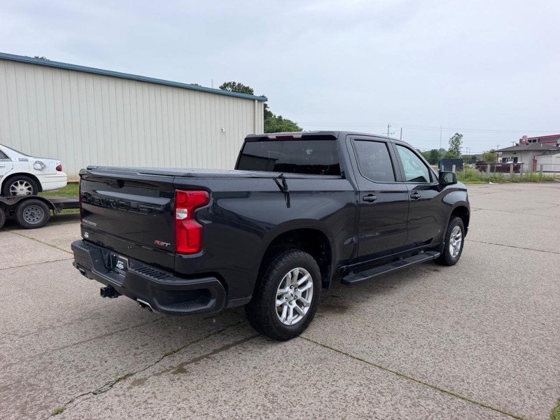 Chevrolet Silverado 1500 Vehicle Full-screen Gallery Image 3